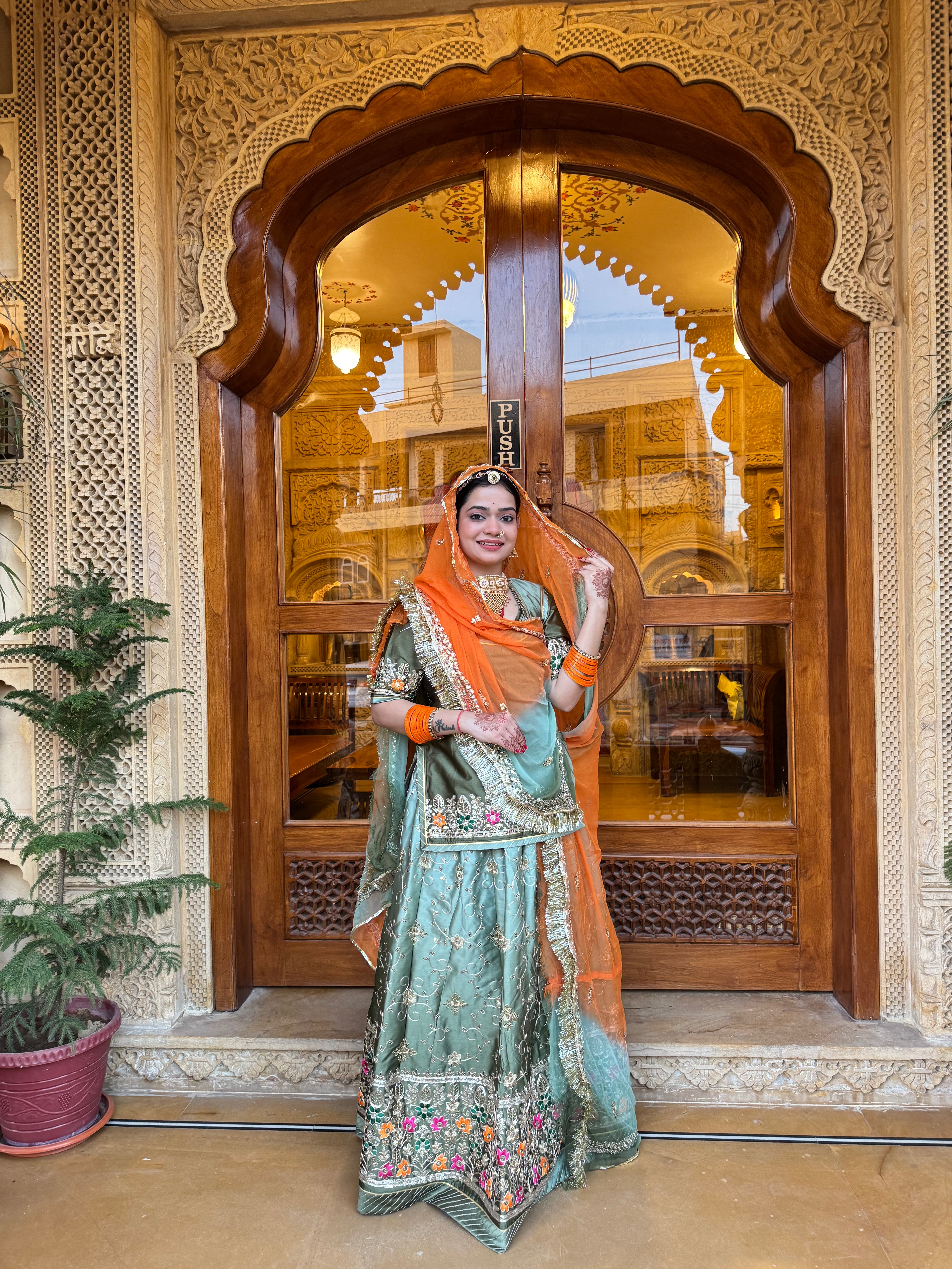 The Royale - Satin With Hamrahi Odhna