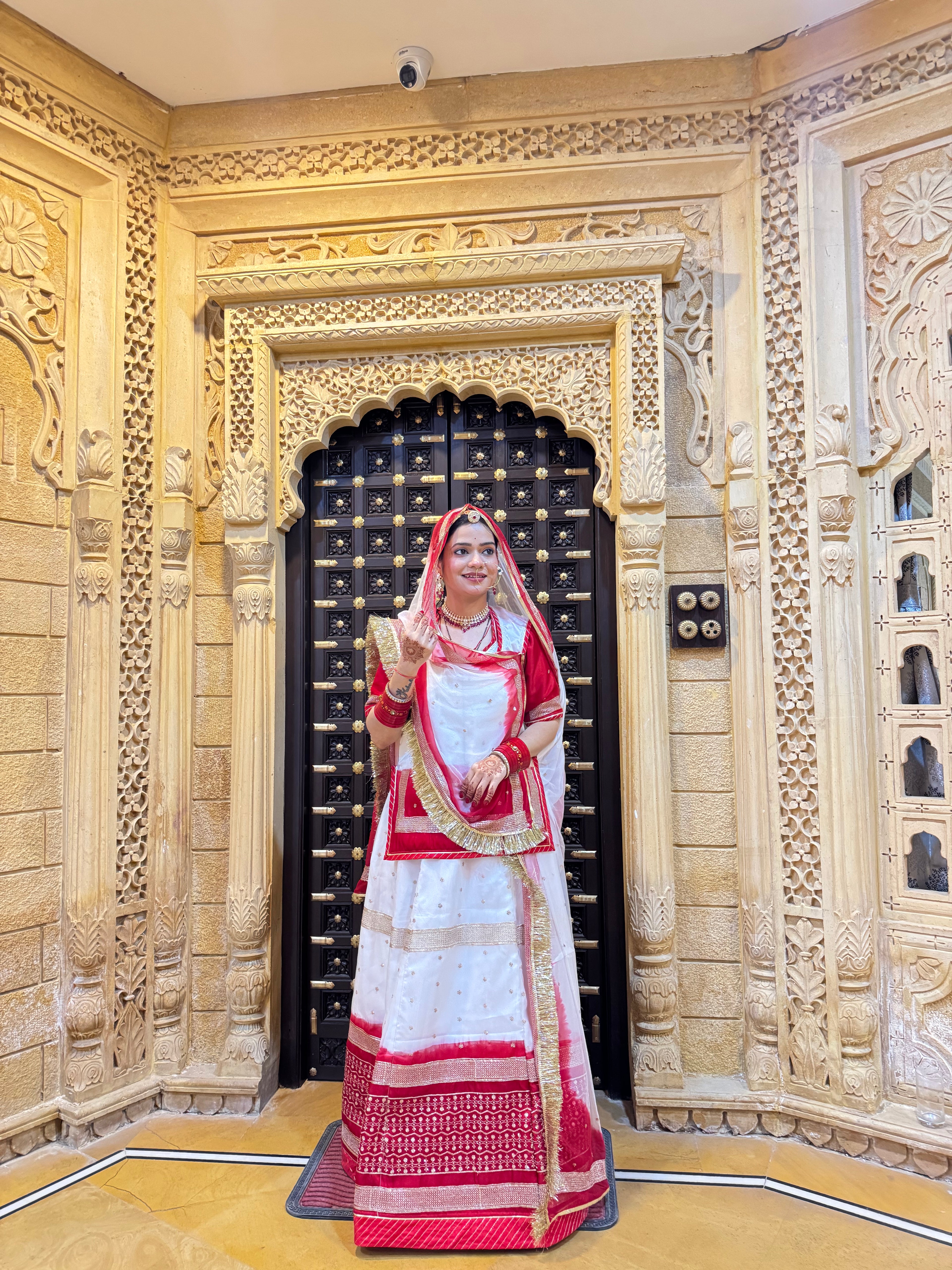 Rajwadi Fagunia : Organza Poshak