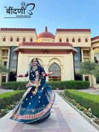 Zarreen Hamrahi : Velvet Suit With Hamrahi Odhna